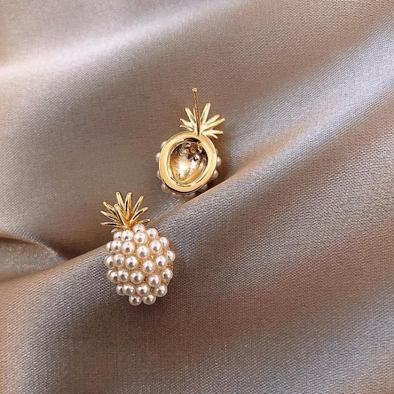 New Arrival Geometric Pearl Women Classic  Stud Earrings Pineapple Pearl Earrings  Female  Fashion Earrings Female Jewelry
