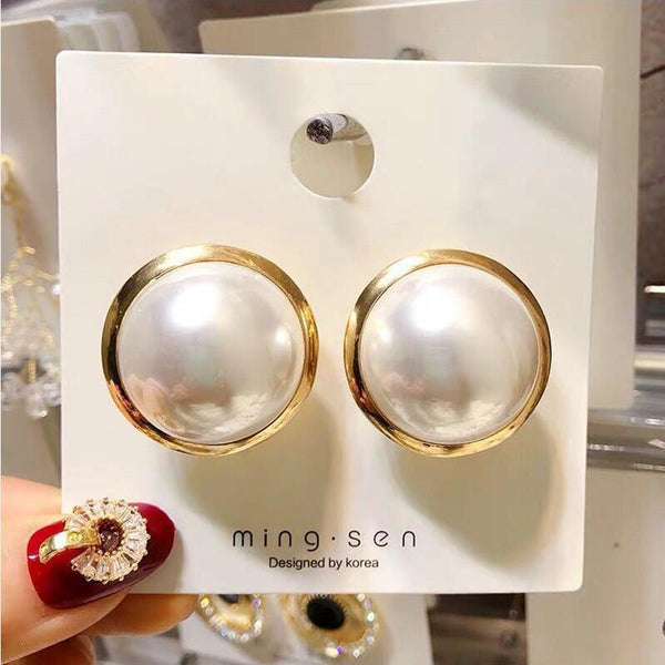 White Round-Pearl Earrings