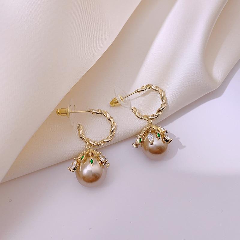 Exclusive Pearl-Ball Earrings